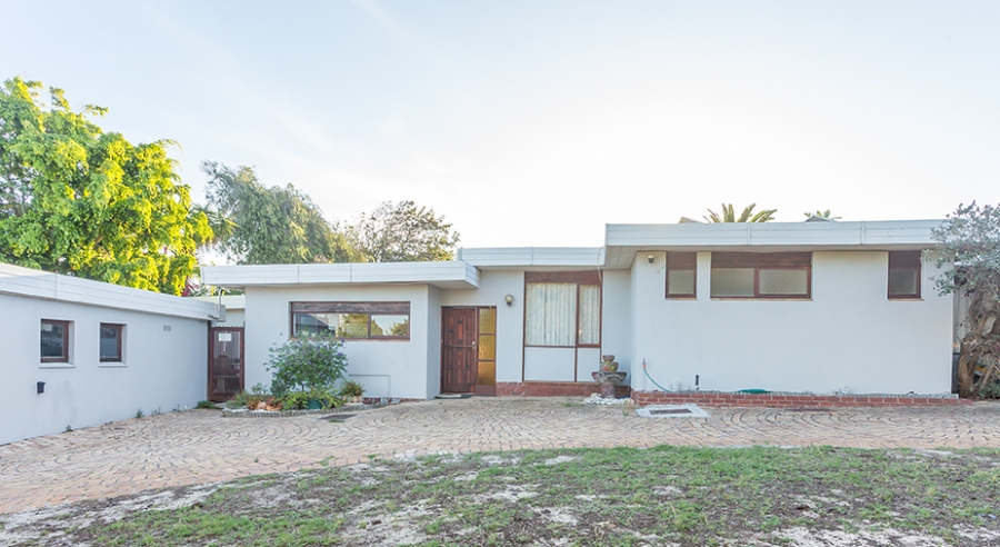 5 Bedroom Property for Sale in Table View Western Cape